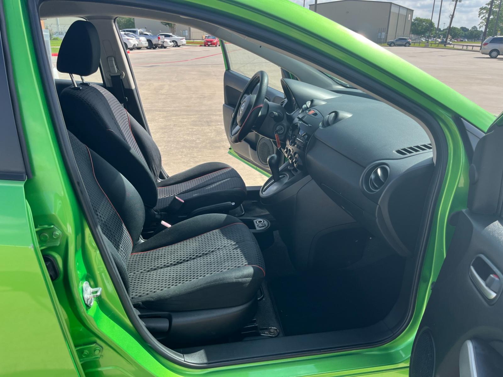 2013 green /black Mazda MAZDA2 Touring (JM1DE1LY1D0) with an 1.5L L4 DOHC 16V engine, Automatic transmission, located at 14700 Tomball Parkway 249, Houston, TX, 77086, (281) 444-2200, 29.928619, -95.504074 - Photo #11
